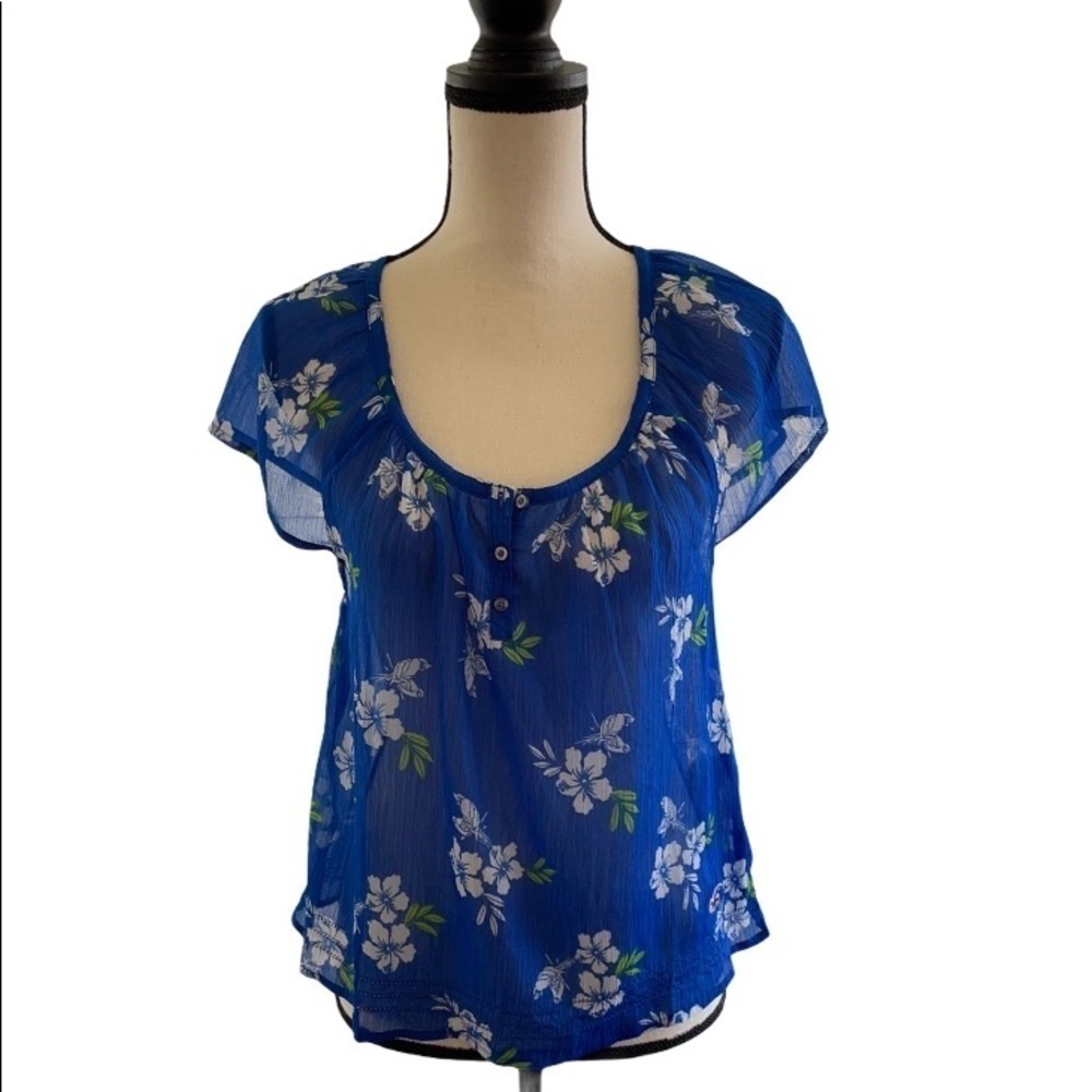 ❤️Hollister❤️ ladies Hawaiian top size (M)
